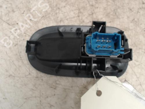 Used Right front window switch Right front window switch RENAULT MASTER III Van (FV) 2.3 dCi 145 FWD (FV0E, FV0F, FV0H, FV02, FV0M, FV0S,... (146 hp) 36743103 36743103