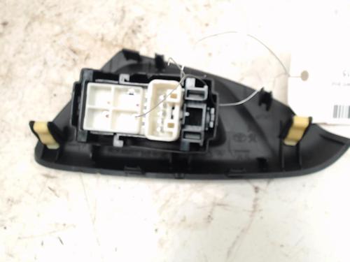 right-front-window-switch-peugeot-108-2014-36745559 main image