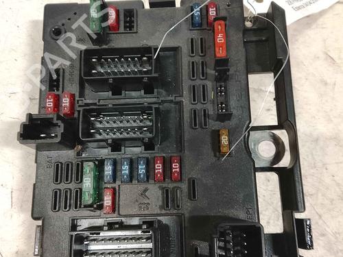 Used Fuse box Fuse box 36717404 36717404