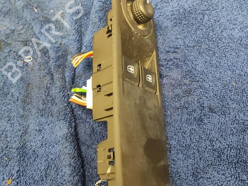 Used Left front window switch Left front window switch RENAULT CLIO IV (BH_) 1.5 dCi 90 (90 hp) 36750635 36750635