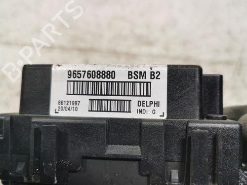 Used Fuse box Fuse box 38764641 38764641