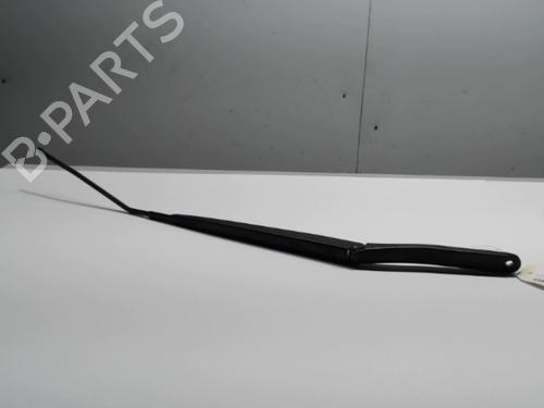 front-windshield-wiper-arm-renault-clio-iv-grandtour-kh_-2012-2013-2014-2015-2016-2017-2018-2019-2020-2021-36724592 main image