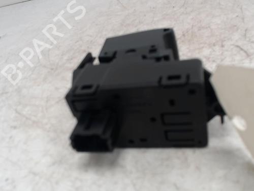 switch-renault-megane-iii-hatchback-bz01_-b3_-2008-36740836 main image