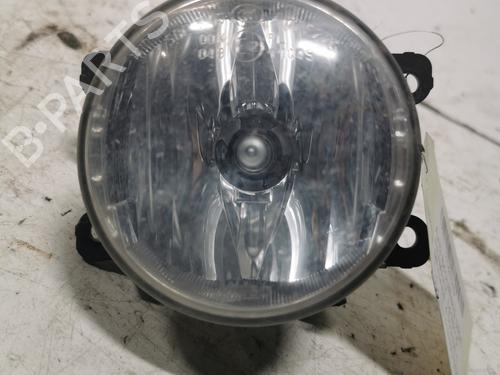 right-front-fog-light-renault-megane-iv-hatchback-b9amn_-2015-36708415 main image