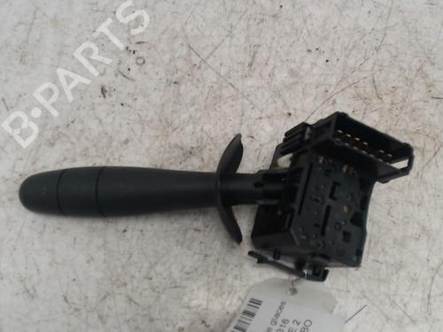 Comutador piscas / escovas Comutador piscas / escovas RENAULT MASTER II Platform/Chassis (ED/HD/UD) 2.5 dCi (ED01, ED0Y, ED41, ED4Y, ED81, ED8Y, ED91, ED9Y,... (146 hp) 36742088 36742088