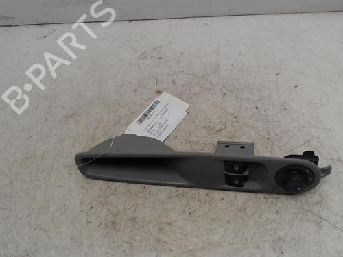Used Left front window switch Left front window switch RENAULT ZOE (BFM_) ZOE (88 hp) 36748027 36748027