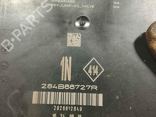 fuse-box-renault-megane-iv-hatchback-b9amn_-2015-37733921 main image