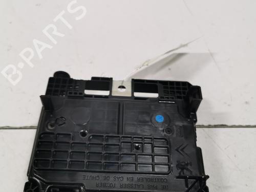 Used Fuse box Fuse box 36705614 36705614