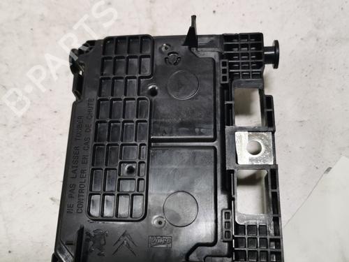 Used Fuse box Fuse box 36718748 36718748