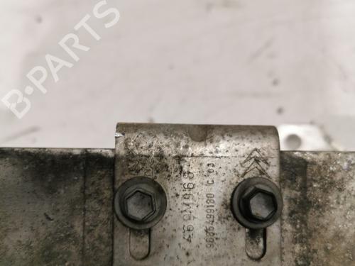Used Front bumper reinforcement Front bumper reinforcement 36707614 36707614
