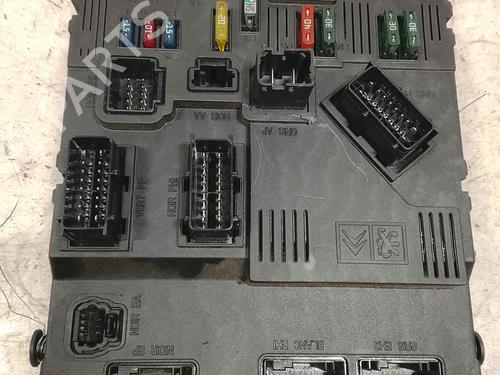 Used Fuse box Fuse box 36717405 36717405