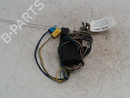 Used Front left lock Front left lock MERCEDES-BENZ SPRINTER 2-t Bus (B901, B902) 208 CDI (901.671, 902.671, 902.672) (82 hp) 36743325 36743325