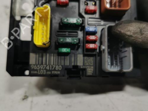 Used Fuse box Fuse box 36782532 36782532