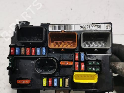 Used Fuse box Fuse box 37033730 37033730