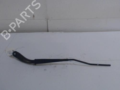 front-windshield-wiper-arm-dacia-duster-hm_-2017-36729338 main image