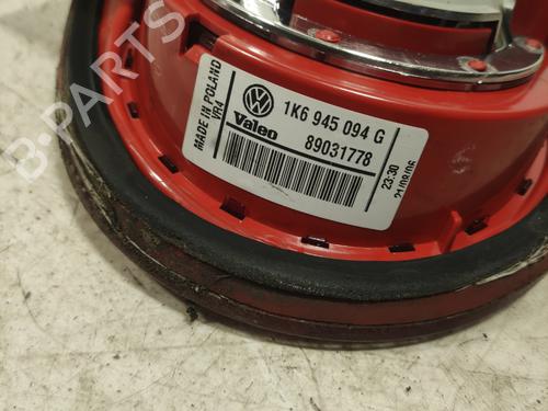 Feu de coffre droit Feu de coffre droit VW GOLF V (1K1) 1.9 TDI (90 hp) 36718875 36718875