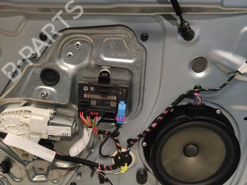 right-front-door-skoda-yeti-5l-2009-2010-2011-2012-2013-2014-2015-2016-2017-36708528 main image