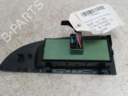 Used Left front window switch Left front window switch SEAT LEON (1P1) 1.9 TDI (105 hp) 36743942 36743942