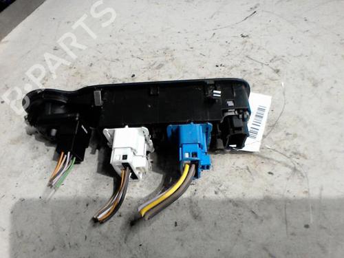Used Left front window switch Left front window switch RENAULT MODUS / GRAND MODUS (F/JP0_) 1.5 dCi (FP0F, JP0F) (86 hp) 36748302 36748302