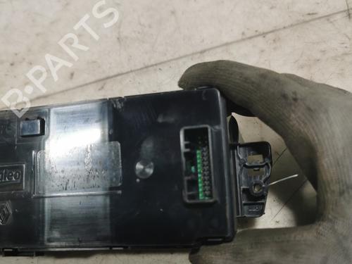 climate-control-renault-megane-iii-hatchback-bz01_-b3_-2008-36719713 main image