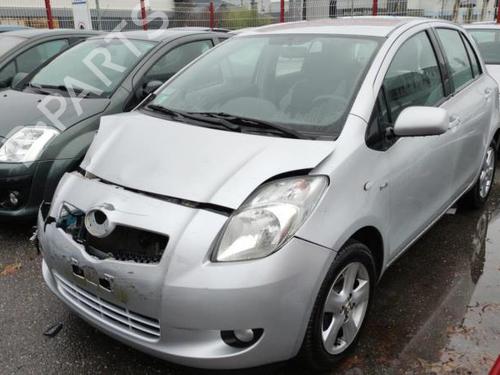 Brugte TOYOTA YARIS (_P9_) 1.4 D-4D (NLP90_, NLP90R) 4763514