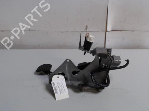 Pedal travão Pedal travão RENAULT CLIO IV (BH_) 1.5 dCi 90 (90 hp) 36725829 36725829