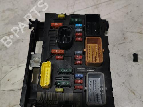 Used Fuse box Fuse box 38683172 38683172
