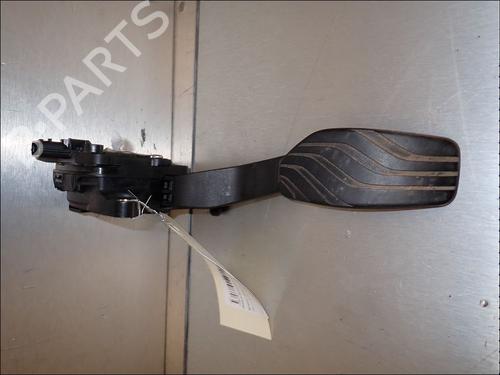 pedal-renault-kadjar-ha_-hl_-2015-34020255 main image