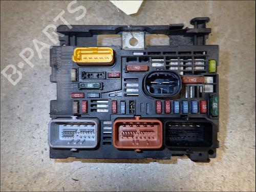 Used Fuse box Fuse box 37281782 37281782