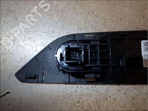 Left front window switch PEUGEOT 5008 II (MC_, MJ_, MR_, M4_) 1.2 Hybrid 136 (MRHPYC) | BP34014060I27 - Image 4