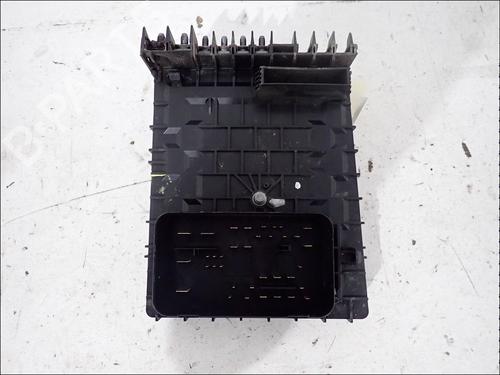 Used Fuse box Fuse box VW GOLF VI (5K1) 1.6 TDI (90 hp) 34021425 34021425