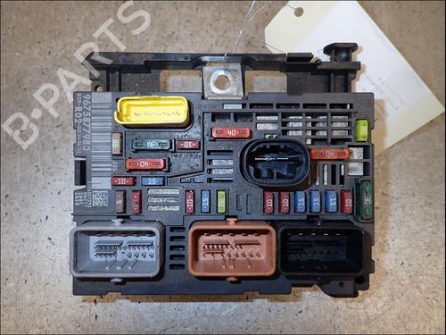 Used Fuse box Fuse box 37628497 37628497