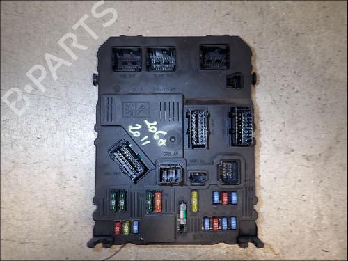 Used Fuse box Fuse box 37681724 37681724