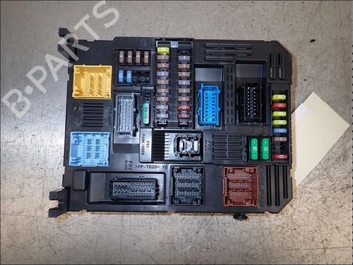 Used Fuse box Fuse box PEUGEOT 308 II (LB_, LP_, LW_, LH_, L3_) 1.2 THP 110 (110 hp) 34015964 34015964