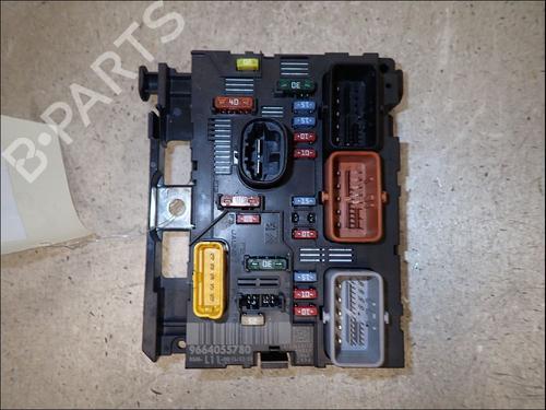 Used Fuse box Fuse box 37710662 37710662