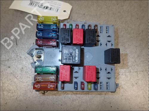 Used Fuse box Fuse box 34017560 34017560