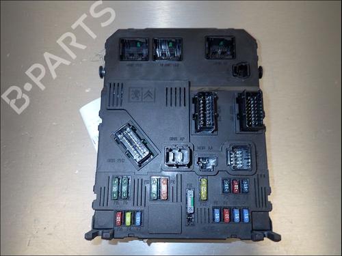 Used Fuse box Fuse box 39233271 39233271