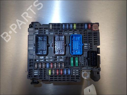 Used Fuse box Fuse box 38679977 38679977