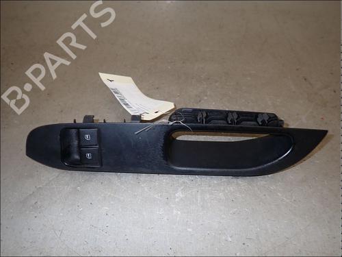 Venstre fortil elrude kontakt Venstre fortil elrude kontakt SEAT IBIZA III (6L1) 1.4 16V (75 hp) 34033632 34033632