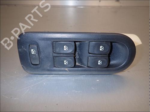 Used Left front window switch Left front window switch RENAULT CLIO III (BR0/1, CR0/1) 1.2 16V (103 hp) 34028991 34028991