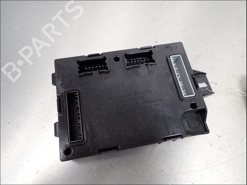 Used Fuse box Fuse box 39225080 39225080