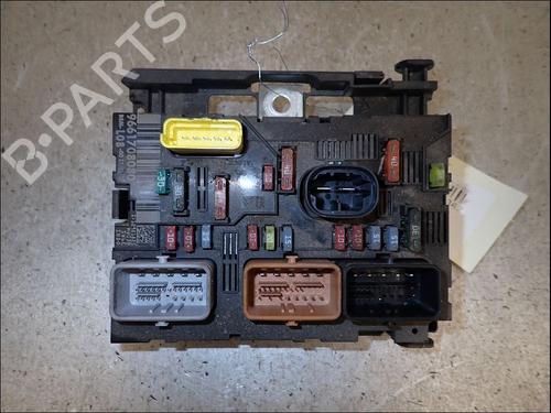 Used Fuse box Fuse box 37681721 37681721
