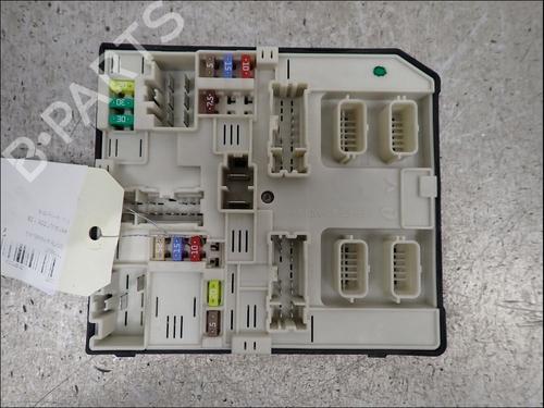 Used Fuse box Fuse box 38552972 38552972