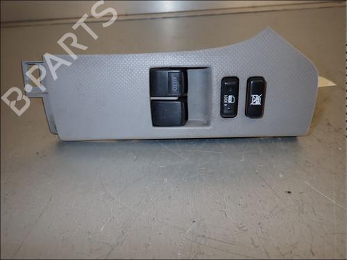 Used Left front window switch Left front window switch TOYOTA YARIS (_P9_) 1.4 D-4D (NLP90_, NLP90R) (90 hp) 34028358 34028358