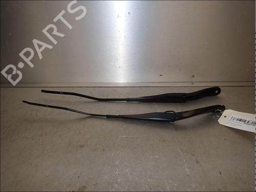 front-windshield-wiper-arm-dacia-duster-hm_-2017-34011069 main image