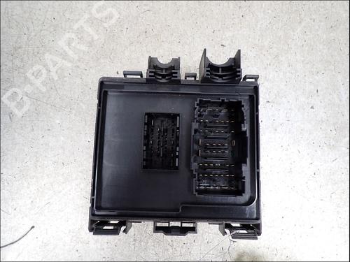 Used Fuse box Fuse box 37018464 37018464