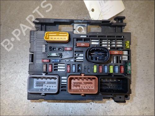 Used Fuse box Fuse box 37658865 37658865