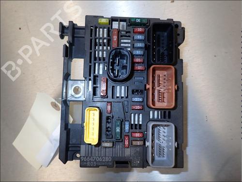 Used Fuse box Fuse box PEUGEOT 308 I (4A_, 4C_) 2.0 HDi (136 hp) 34025824 34025824