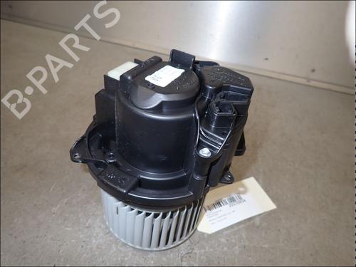 Used Heater blower motor Heater blower motor RENAULT CAPTUR II (HF_) E-TECH 145 (HFMU, HFMM) (145 hp) 34031029 34031029