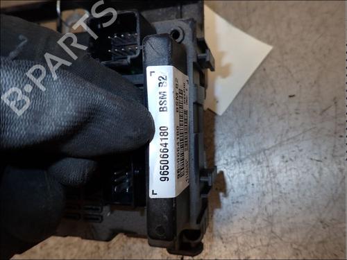 Fuse box PEUGEOT 307 Break (3E) 2.0 HDI 90 | BP34031652E1 - Image 2